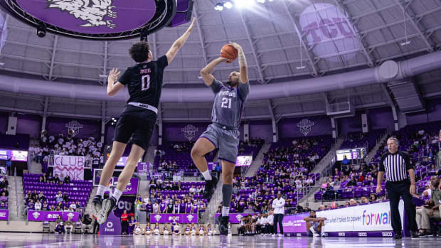 JaKobe Coles fadeaway against Omaha
